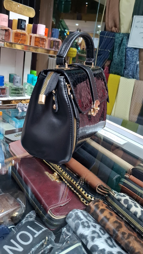 کیف صندوقی سگک دار شیک دستی دارای بند بلند دوشی با جنس ورنی جدیدترین کیف صندوقی ورنی مجلسی و روزانه | خرید آنلاین از CTBag.ir
