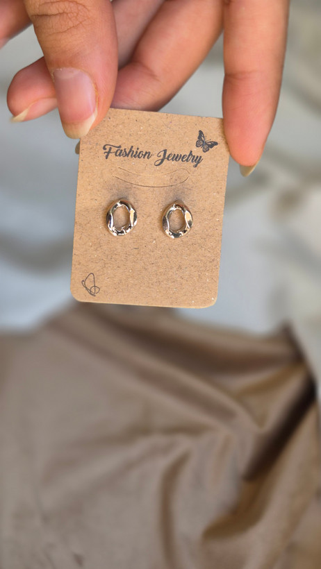 گوشواره میخی